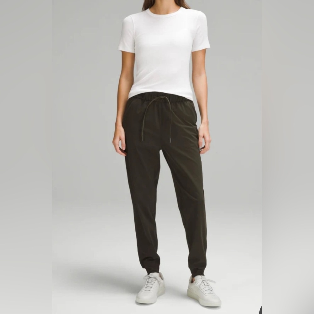 Lululemon Athletica stretch, high-rise joggers, olive green size 4